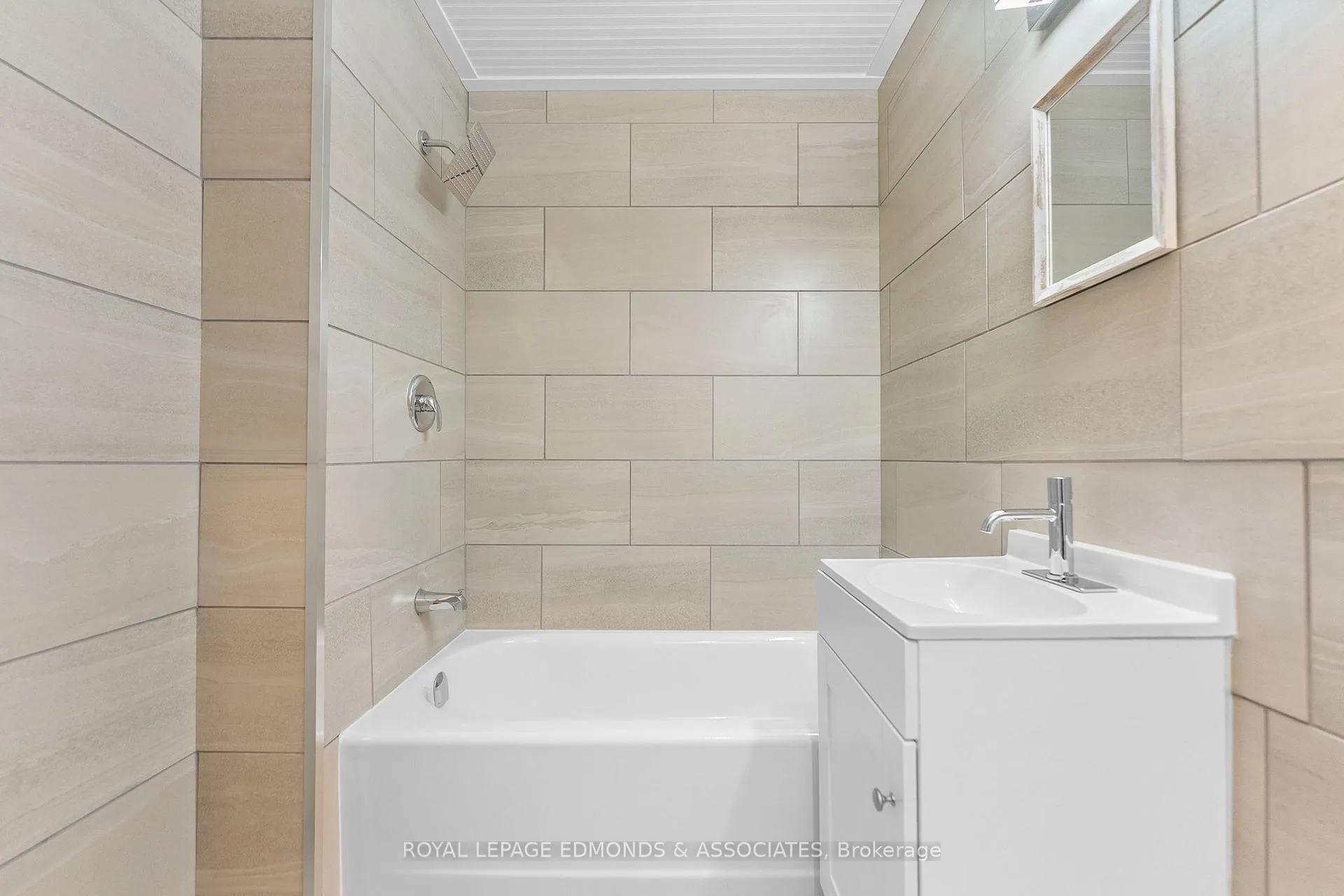 Photo 15 of 663 Fischer Street, Pembroke, Pembroke — HOMEH