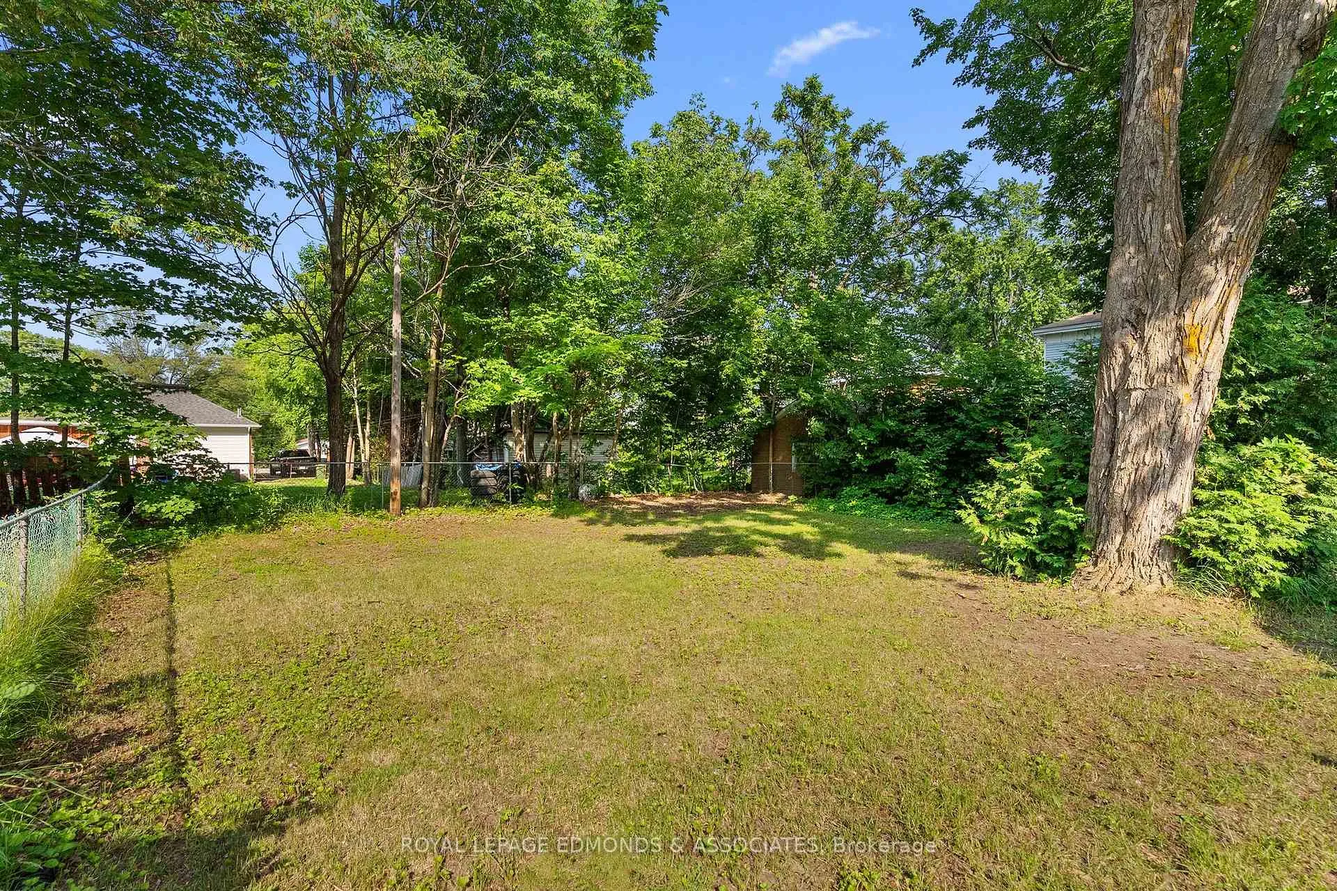 Photo 35 of 663 Fischer Street, Pembroke, Pembroke — HOMEH