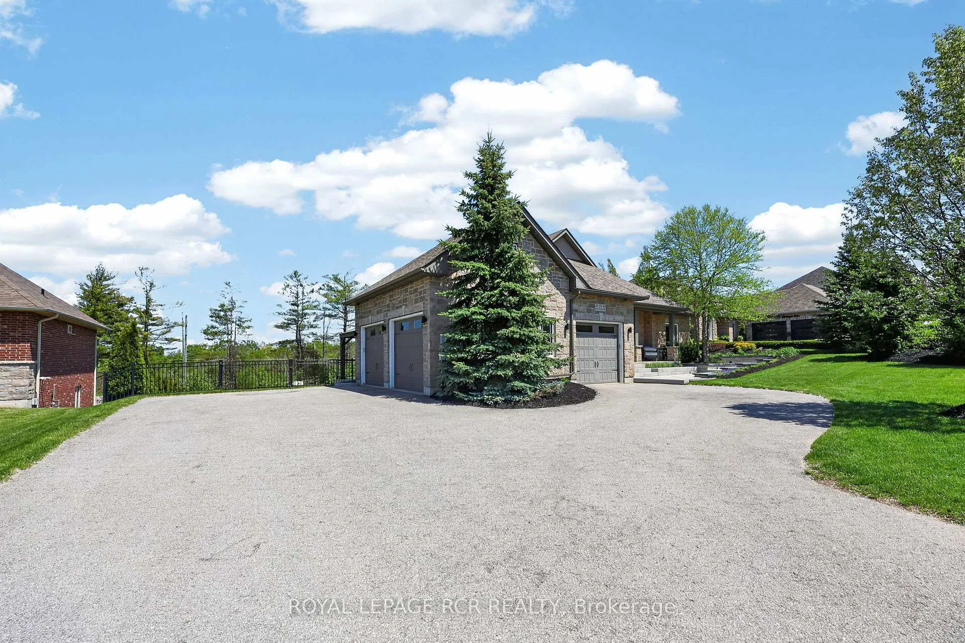 Photo 2 of 78 Glenhuron Drive, Springwater, Midhurst — HOMEH