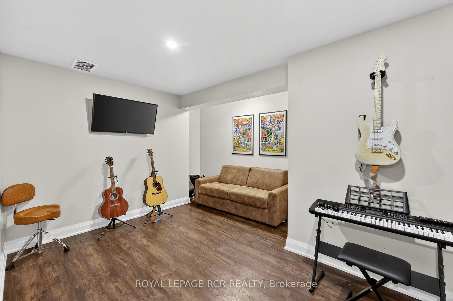 Photo 25 of 78 Glenhuron Drive, Springwater, Midhurst — HOMEH