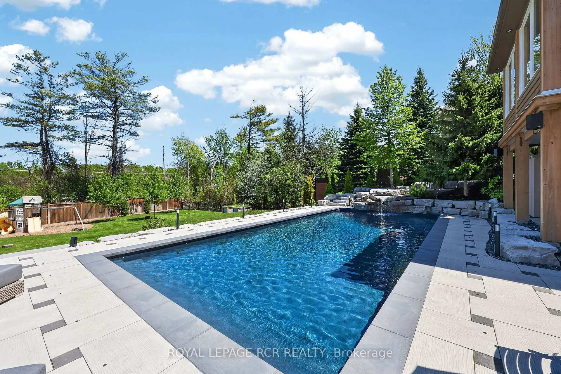 Photo 35 of 78 Glenhuron Drive, Springwater, Midhurst — HOMEH