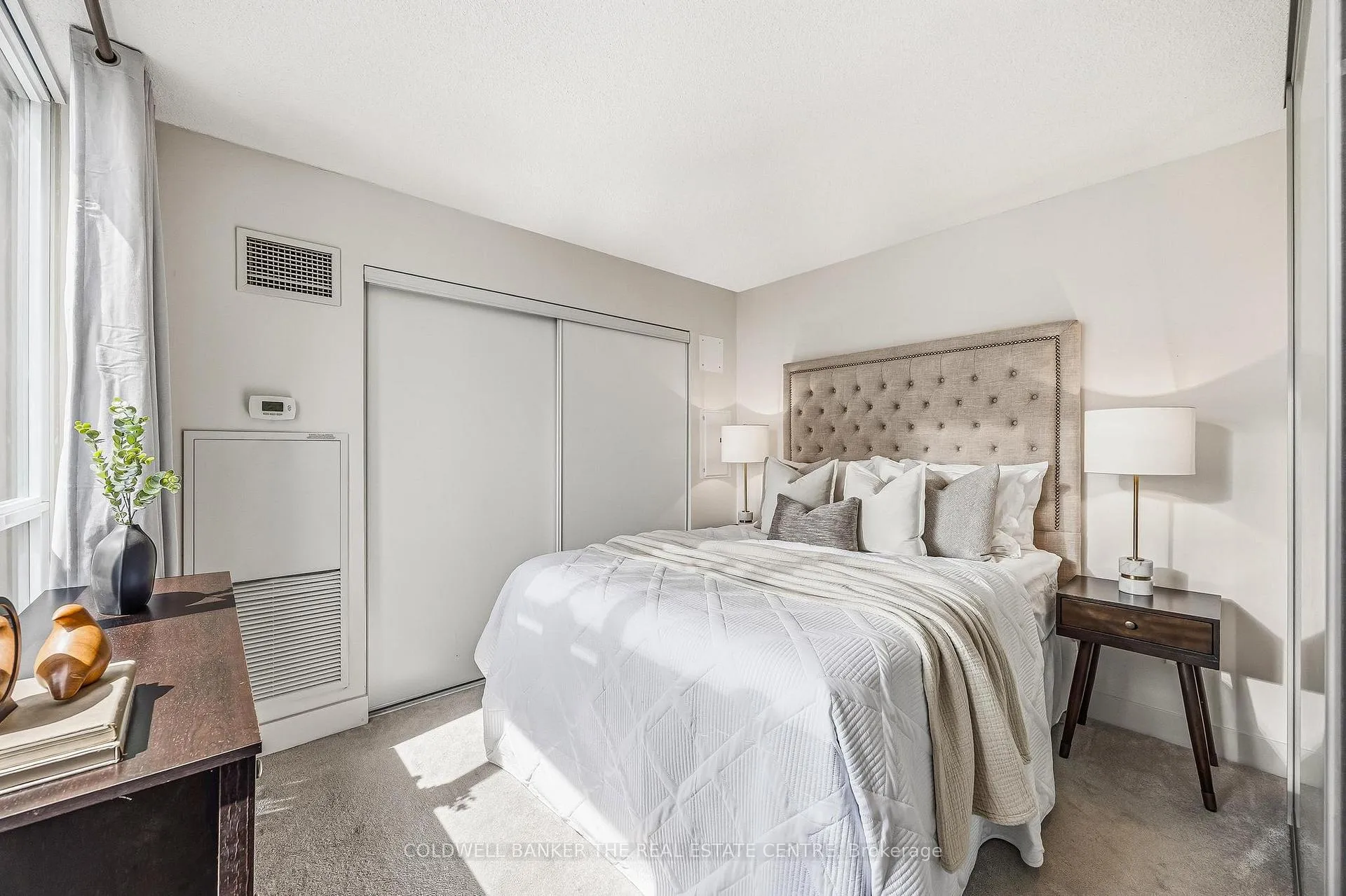 Photo 12 of Unit 912, 23 Sheppard Avenue E, North York, Willowdale East — HOMEH