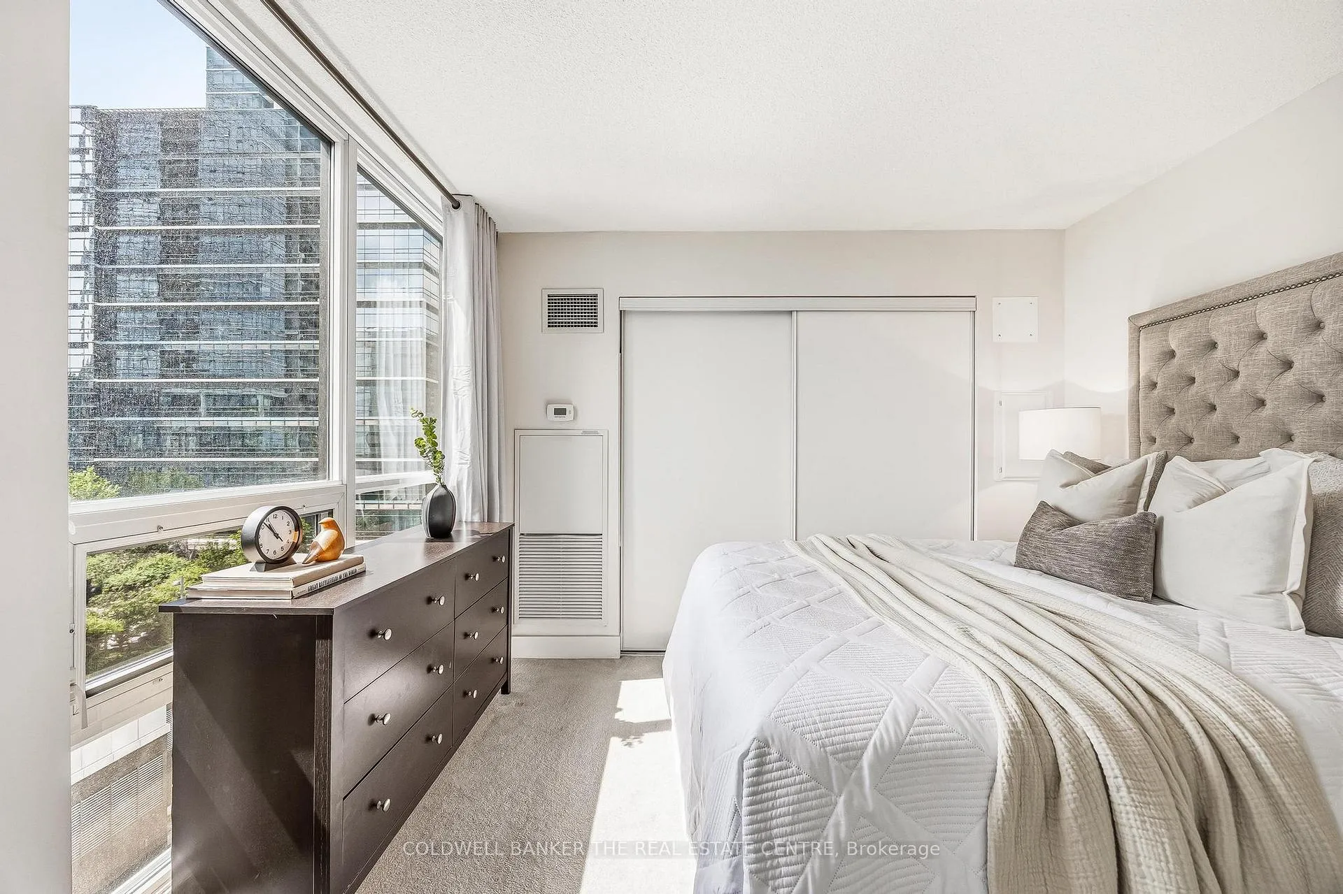 Photo 13 of Unit 912, 23 Sheppard Avenue E, North York, Willowdale East — HOMEH