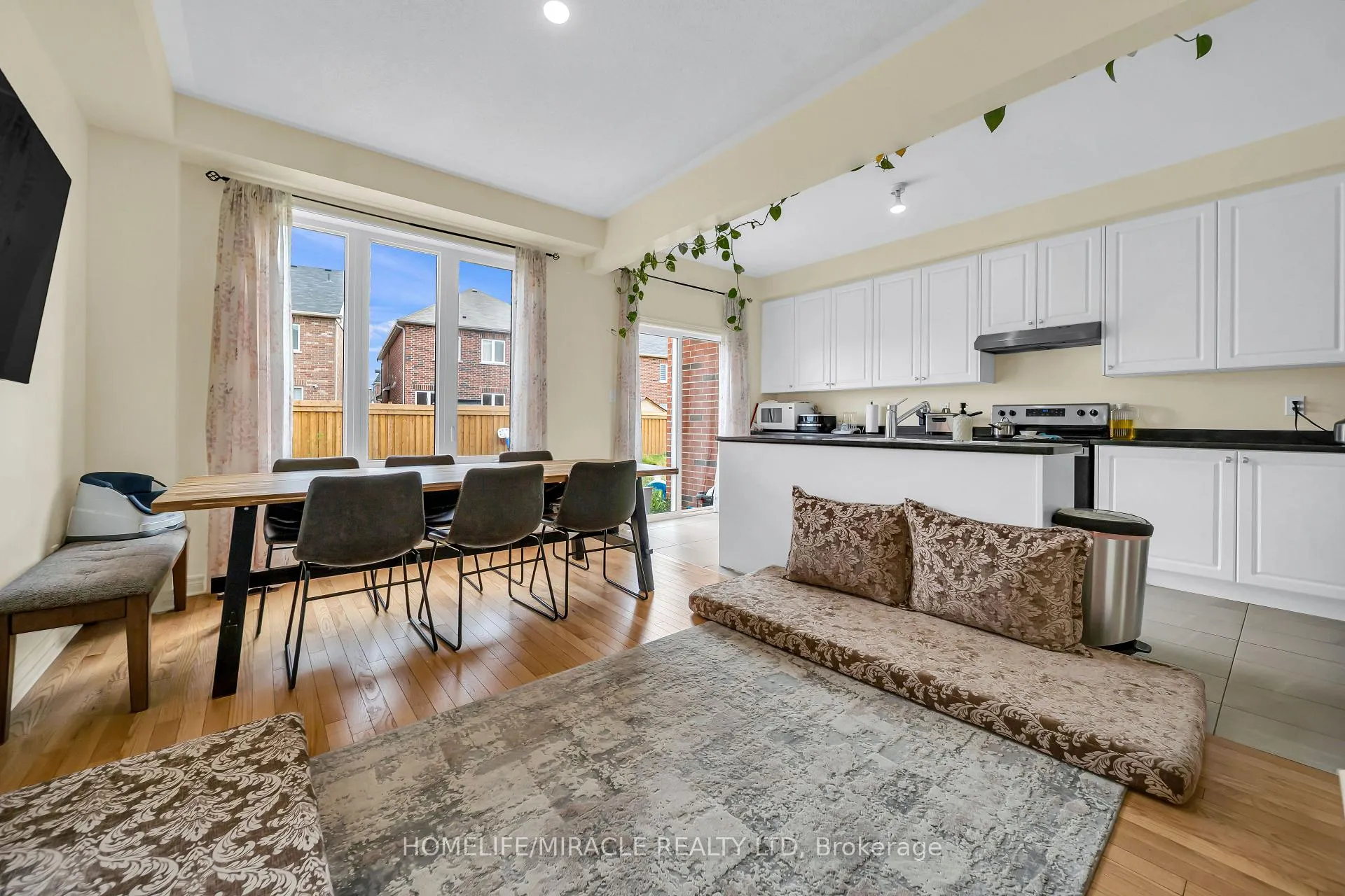 Photo 12 of 1195 Kettering Drive, Oshawa, Eastdale — HOMEH