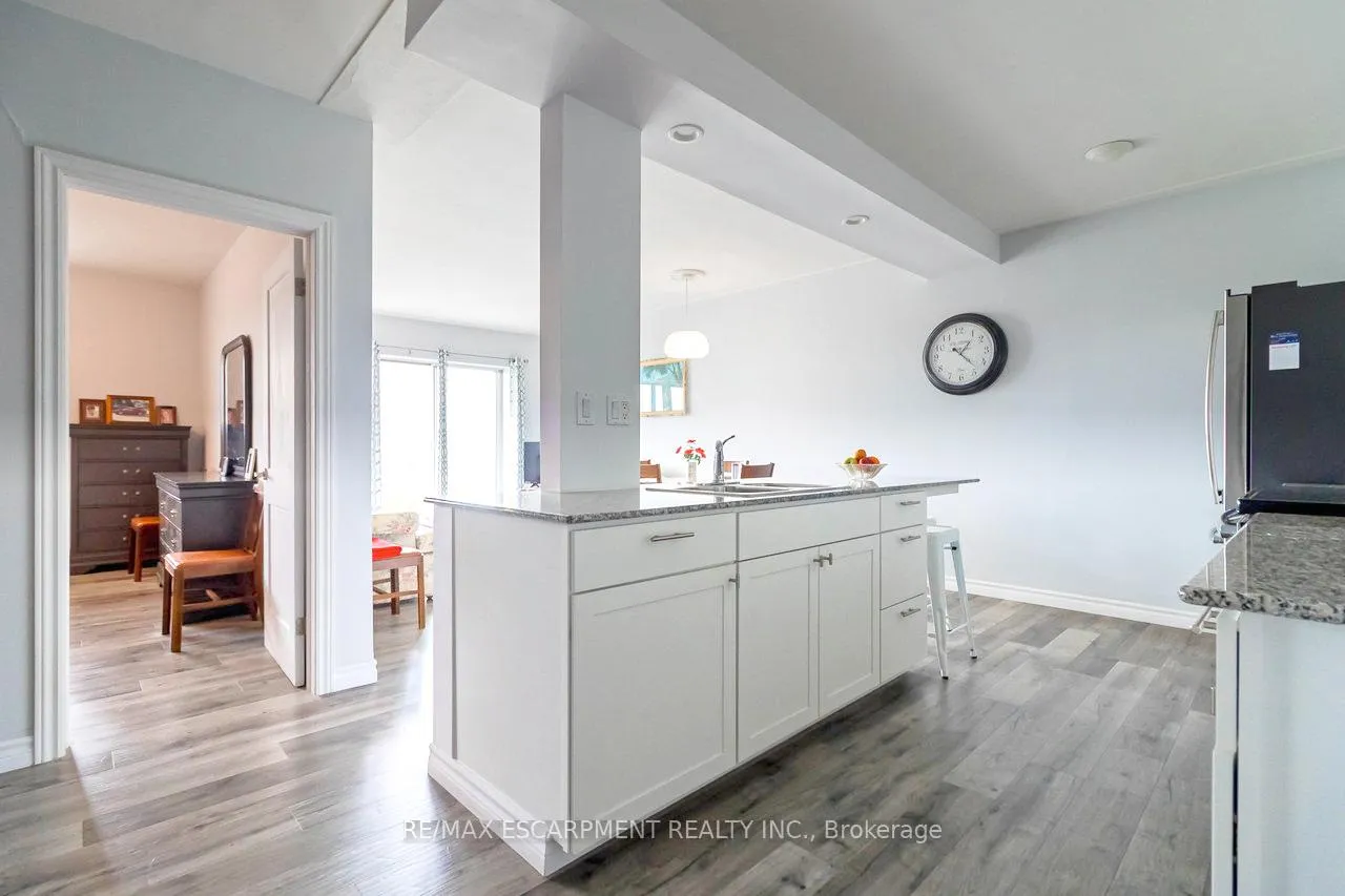 Photo 6 of Unit 805, 8 Woodman Drive S, Hamilton, Corman — HOMEH