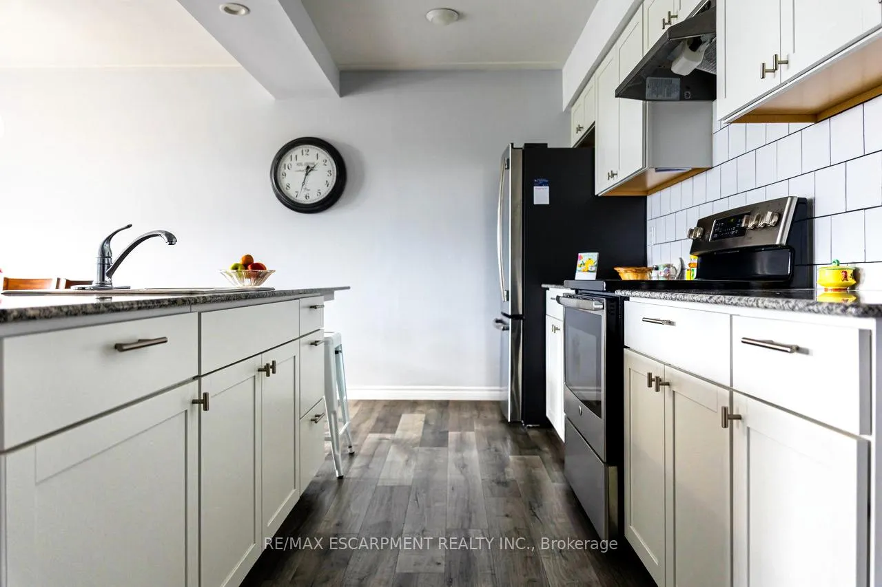 Photo 9 of Unit 805, 8 Woodman Drive S, Hamilton, Corman — HOMEH