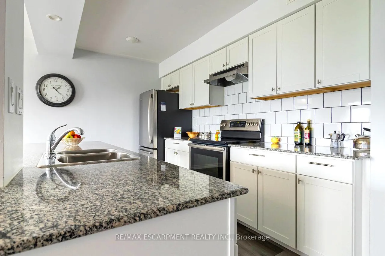 Photo 10 of Unit 805, 8 Woodman Drive S, Hamilton, Corman — HOMEH