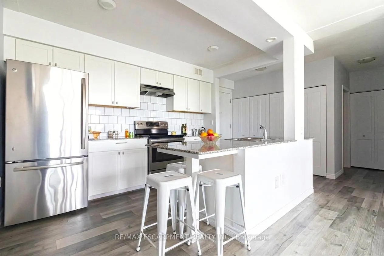 Photo 11 of Unit 805, 8 Woodman Drive S, Hamilton, Corman — HOMEH