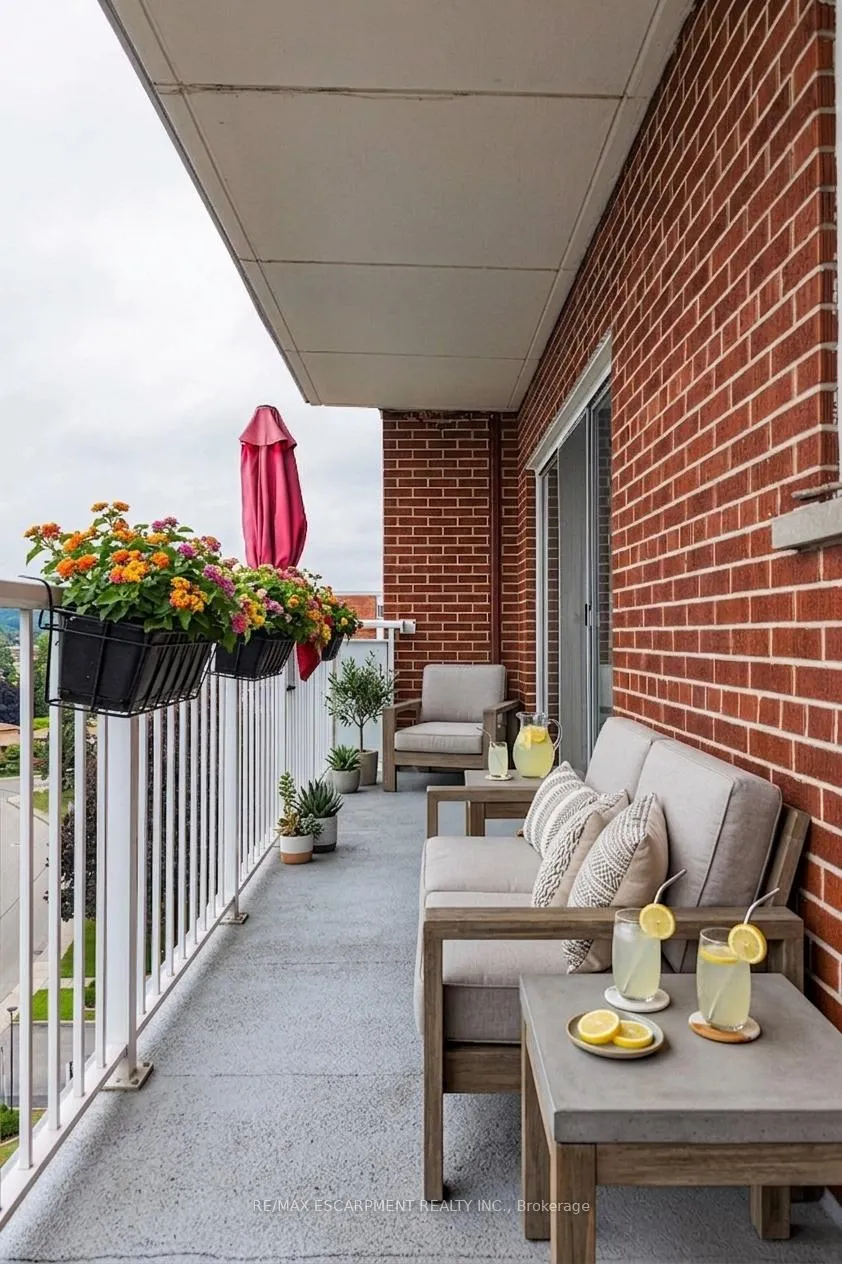 Photo 15 of Unit 805, 8 Woodman Drive S, Hamilton, Corman — HOMEH
