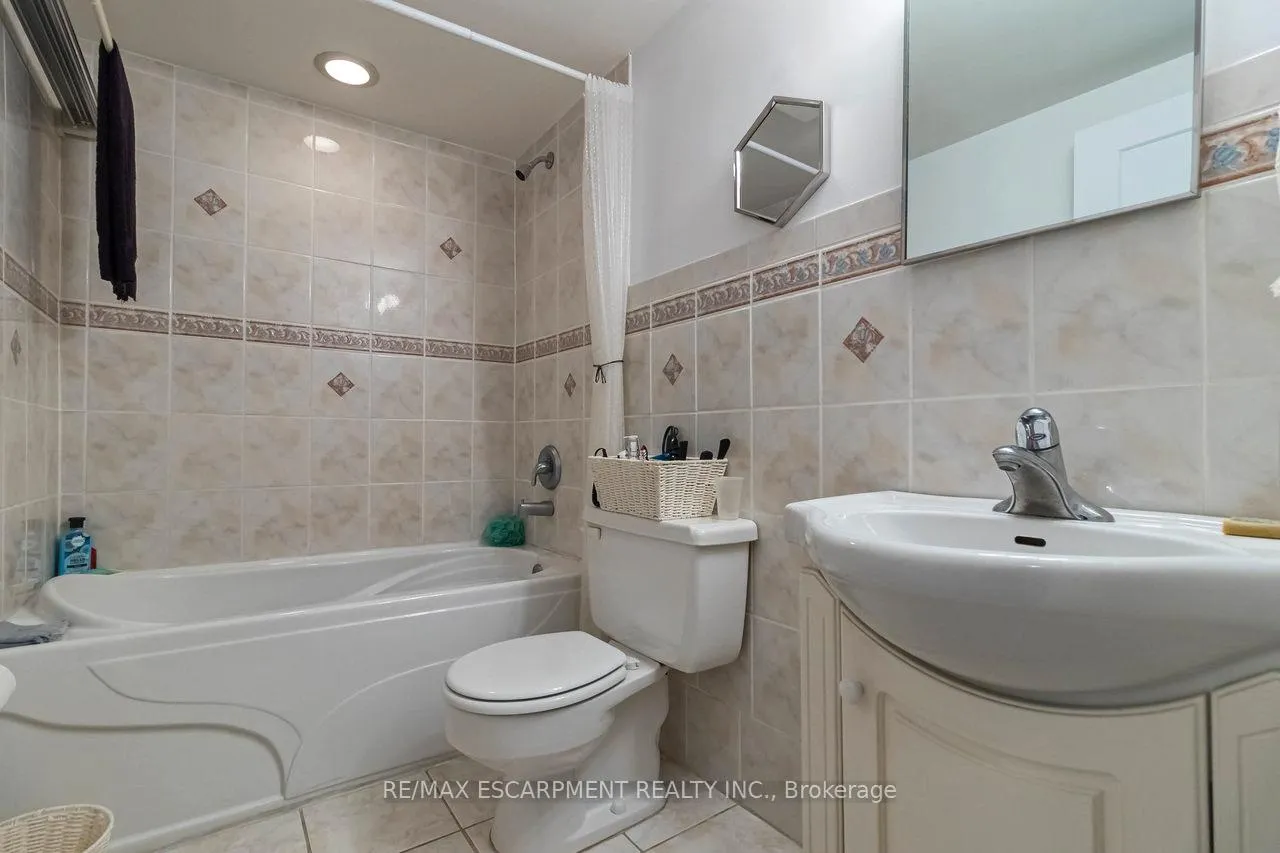 Photo 21 of Unit 805, 8 Woodman Drive S, Hamilton, Corman — HOMEH