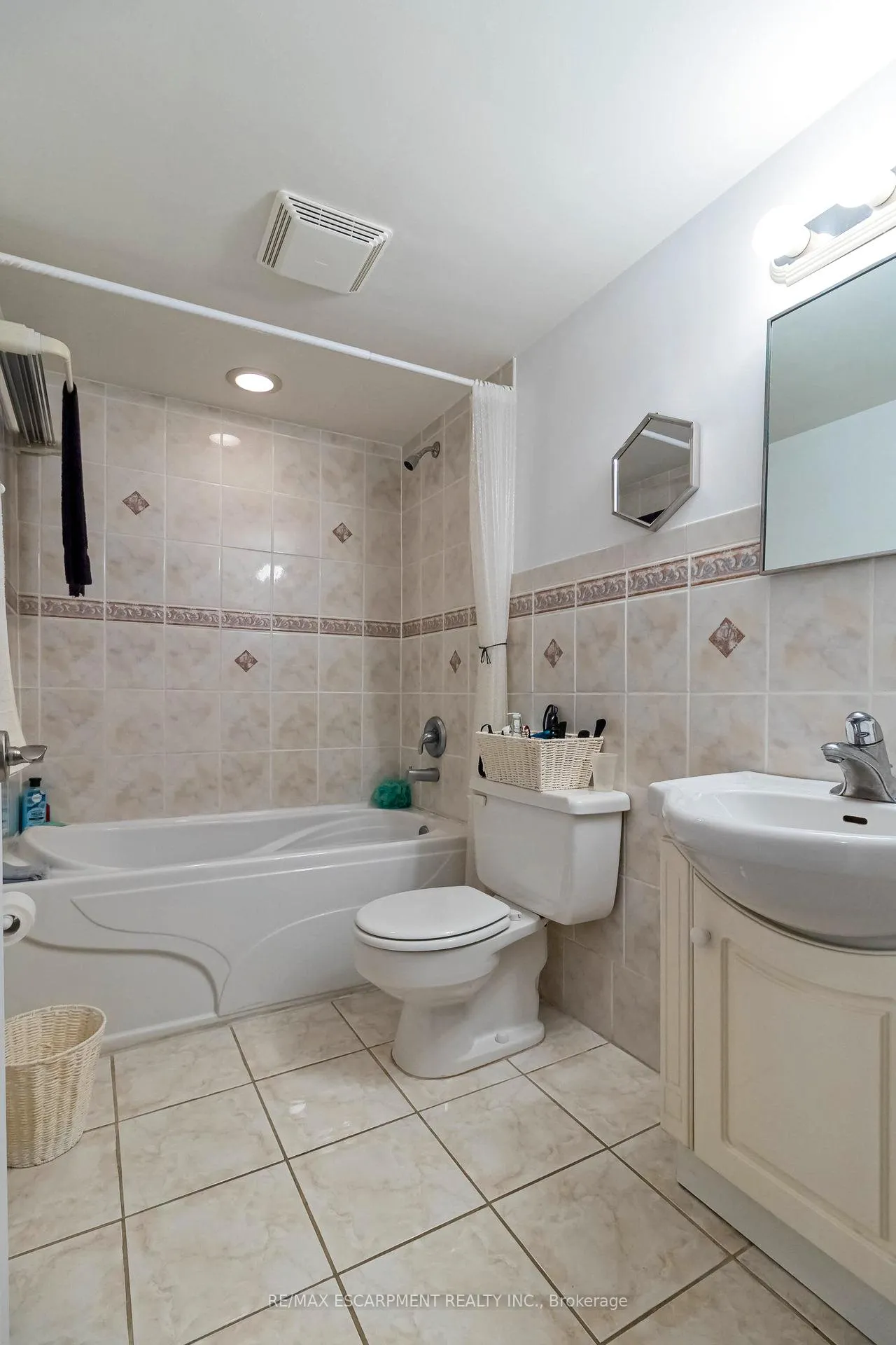 Photo 22 of Unit 805, 8 Woodman Drive S, Hamilton, Corman — HOMEH