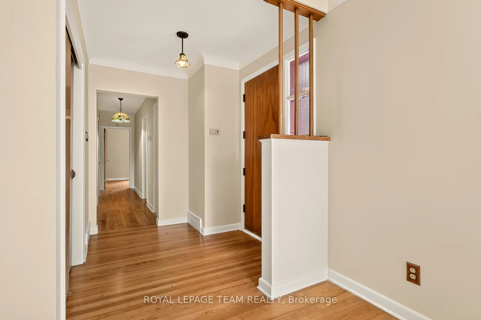 Photo 2 of 2046 Dorval Avenue, Ottawa, Elmvale Acres — HOMEH