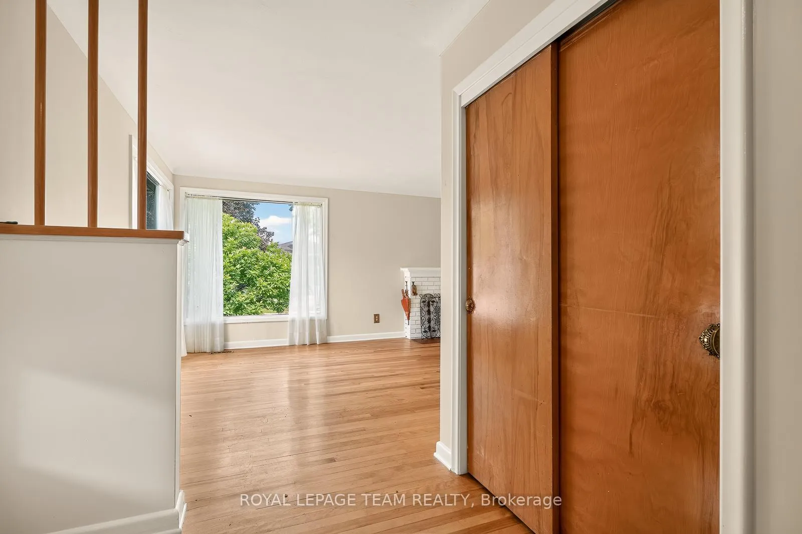 Photo 3 of 2046 Dorval Avenue, Ottawa, Elmvale Acres — HOMEH
