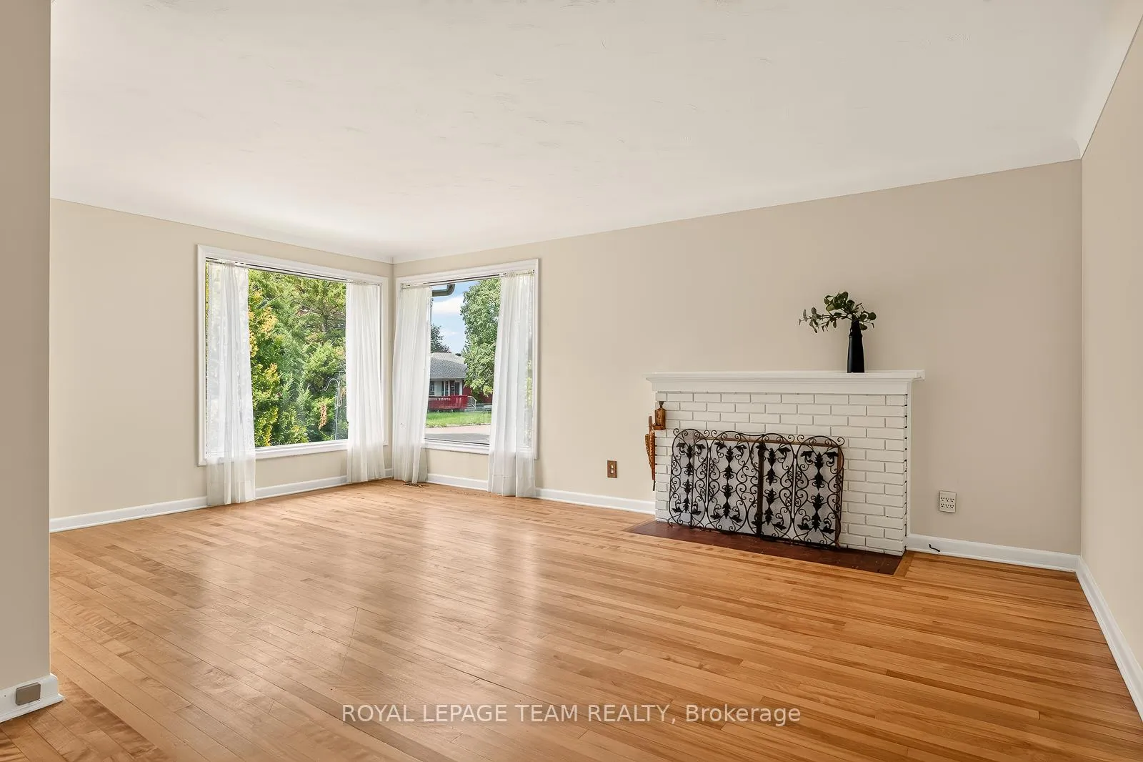 Photo 6 of 2046 Dorval Avenue, Ottawa, Elmvale Acres — HOMEH