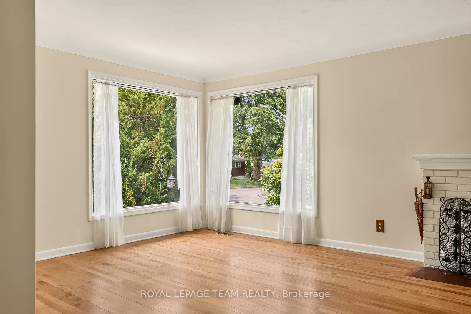 Photo 7 of 2046 Dorval Avenue, Ottawa, Elmvale Acres — HOMEH