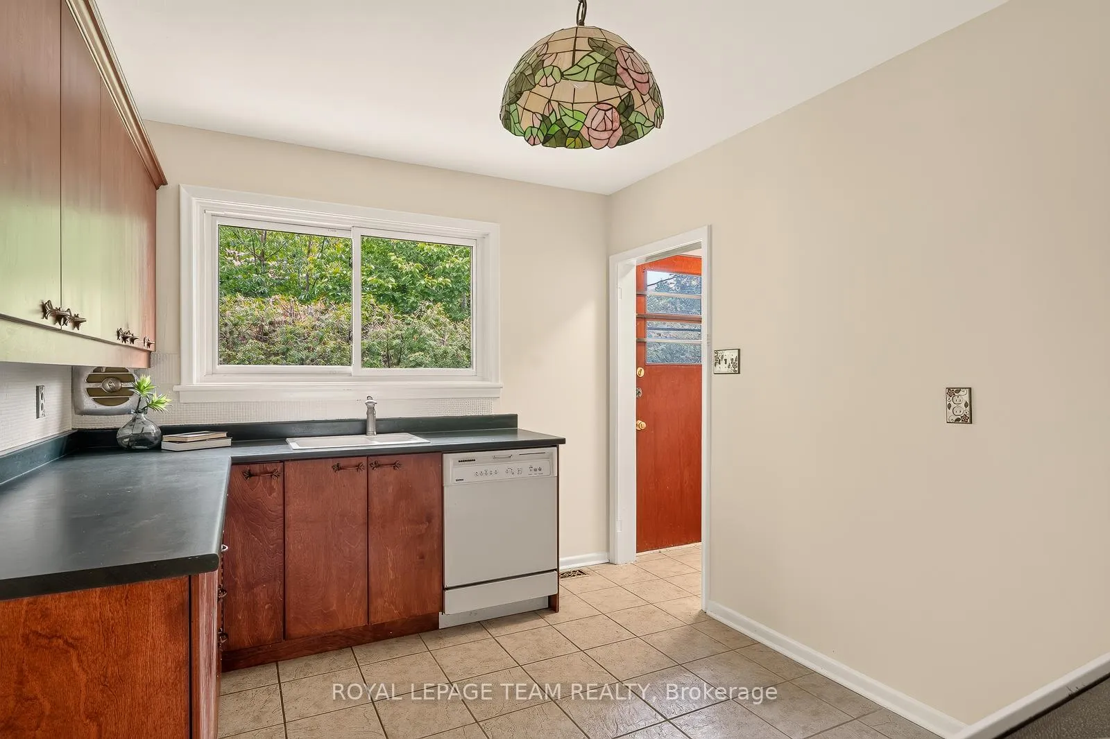 Photo 9 of 2046 Dorval Avenue, Ottawa, Elmvale Acres — HOMEH