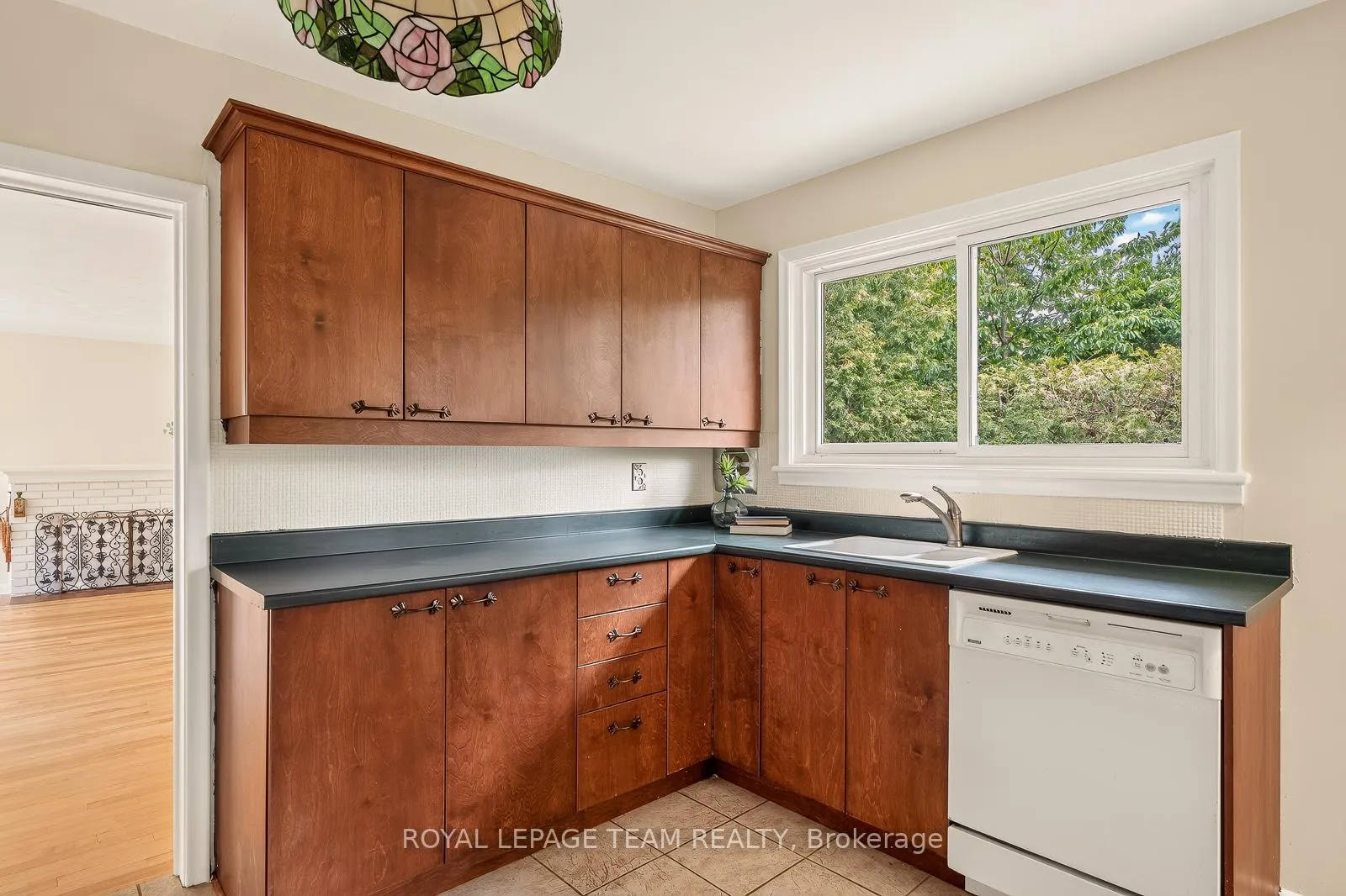 Photo 10 of 2046 Dorval Avenue, Ottawa, Elmvale Acres — HOMEH