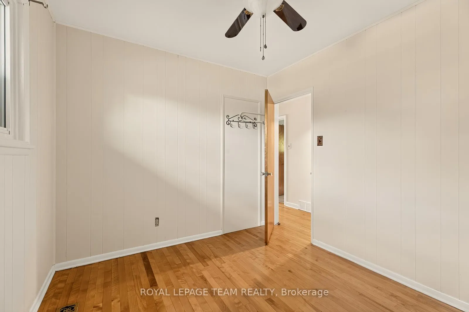 Photo 13 of 2046 Dorval Avenue, Ottawa, Elmvale Acres — HOMEH