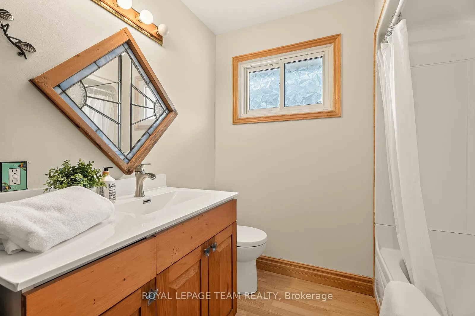 Photo 14 of 2046 Dorval Avenue, Ottawa, Elmvale Acres — HOMEH