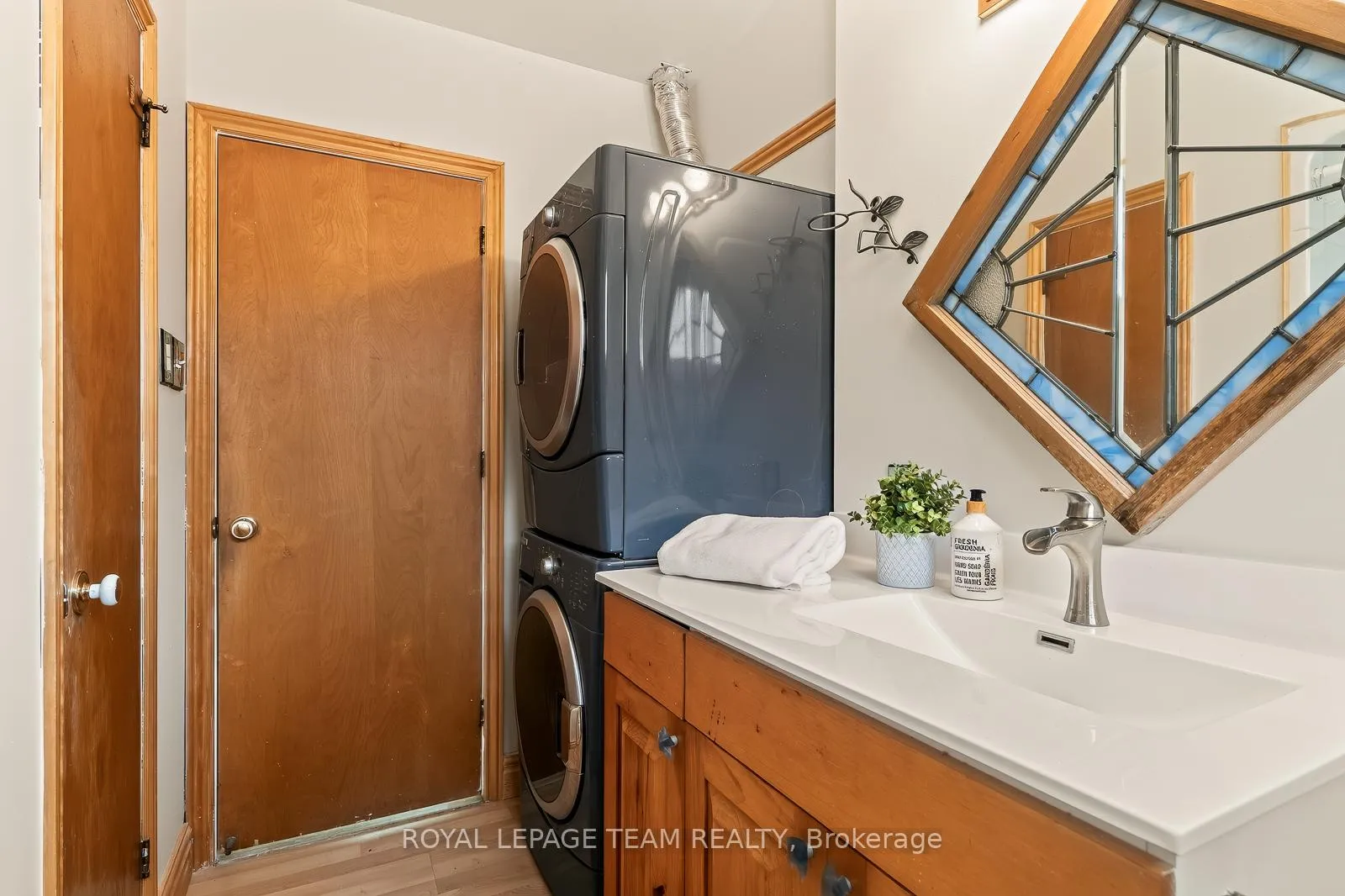 Photo 15 of 2046 Dorval Avenue, Ottawa, Elmvale Acres — HOMEH