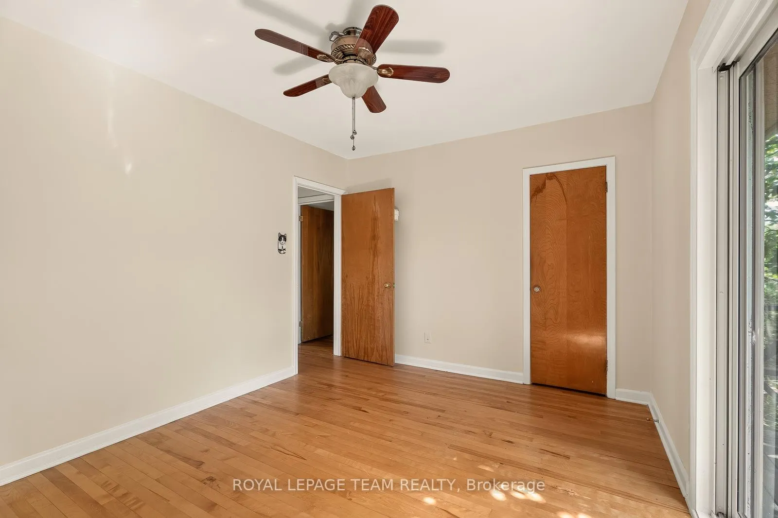 Photo 19 of 2046 Dorval Avenue, Ottawa, Elmvale Acres — HOMEH