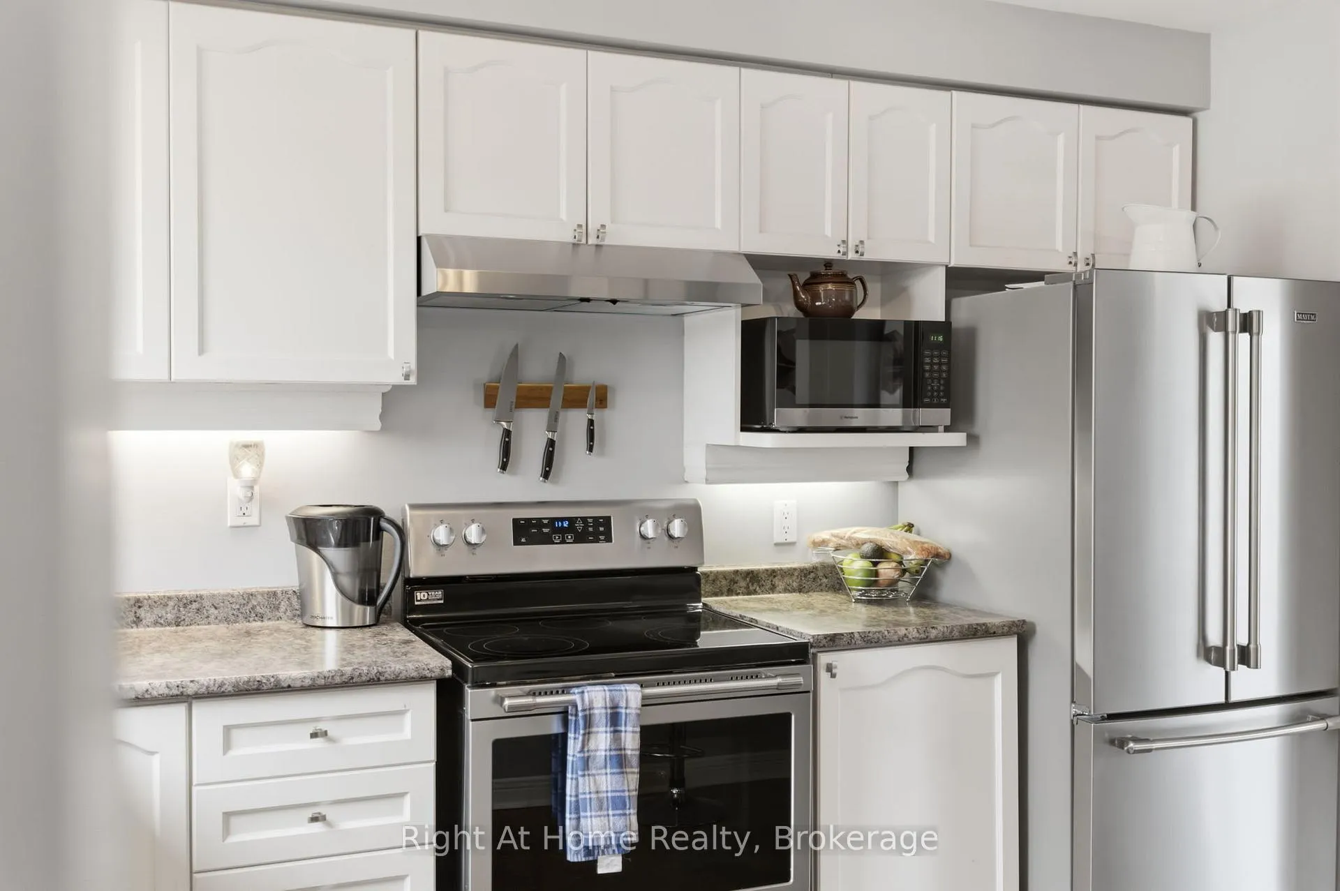 Photo 13 of Unit 12, 303 Garden Street, Whitby, Downtown Whitby — HOMEH