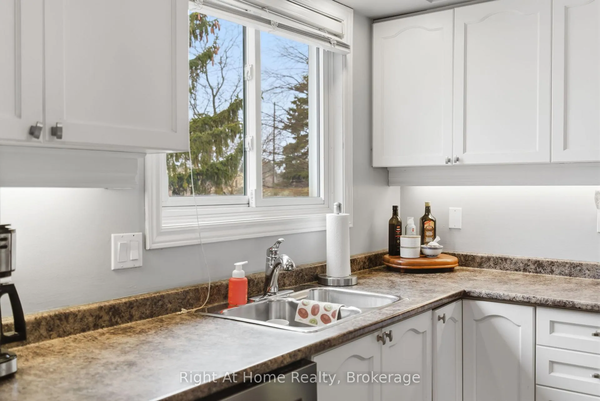 Photo 14 of Unit 12, 303 Garden Street, Whitby, Downtown Whitby — HOMEH