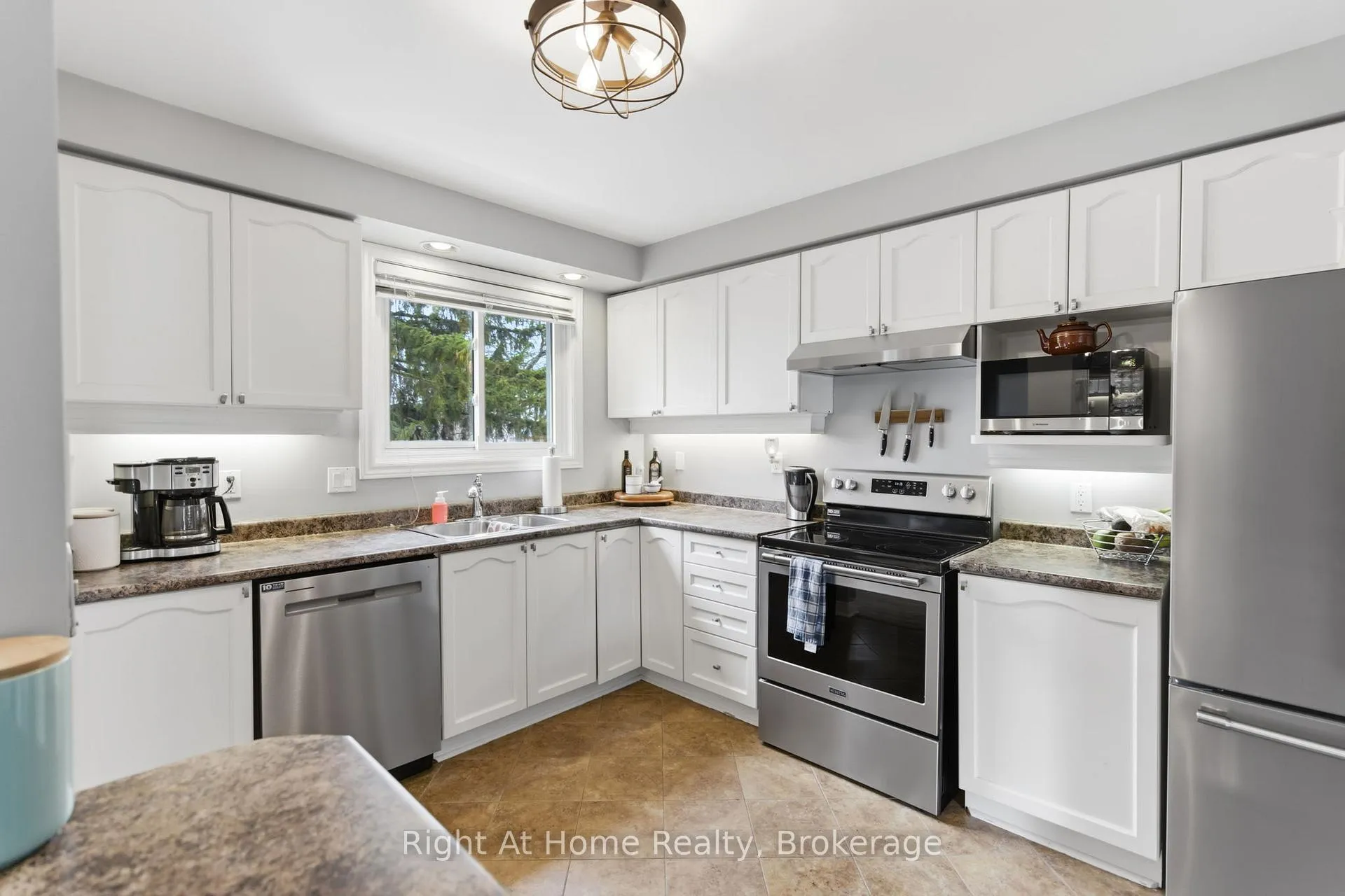 Photo 15 of Unit 12, 303 Garden Street, Whitby, Downtown Whitby — HOMEH