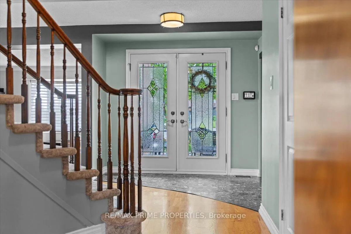 Photo 2 of 800 Fairwinds Terrace, Ottawa, Convent Glen — HOMEH
