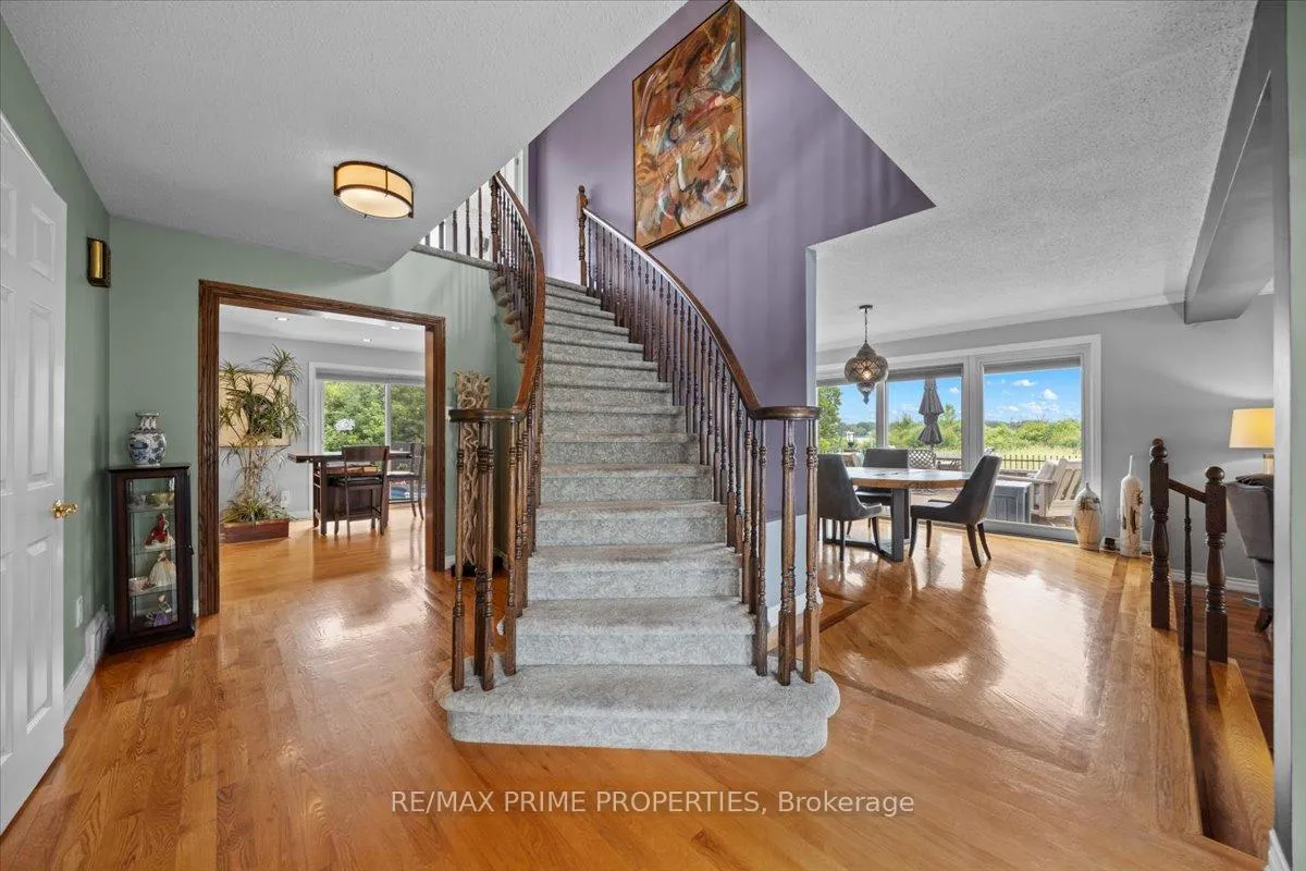Photo 3 of 800 Fairwinds Terrace, Ottawa, Convent Glen — HOMEH