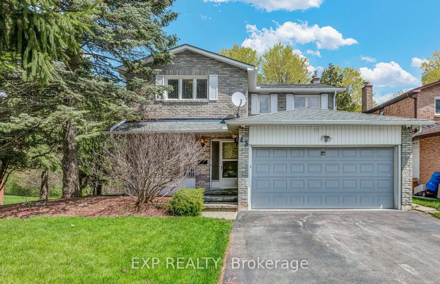 Photo 2 of 43 Abraham Avenue, Markham, Aileen-Willowbrook — HOMEH