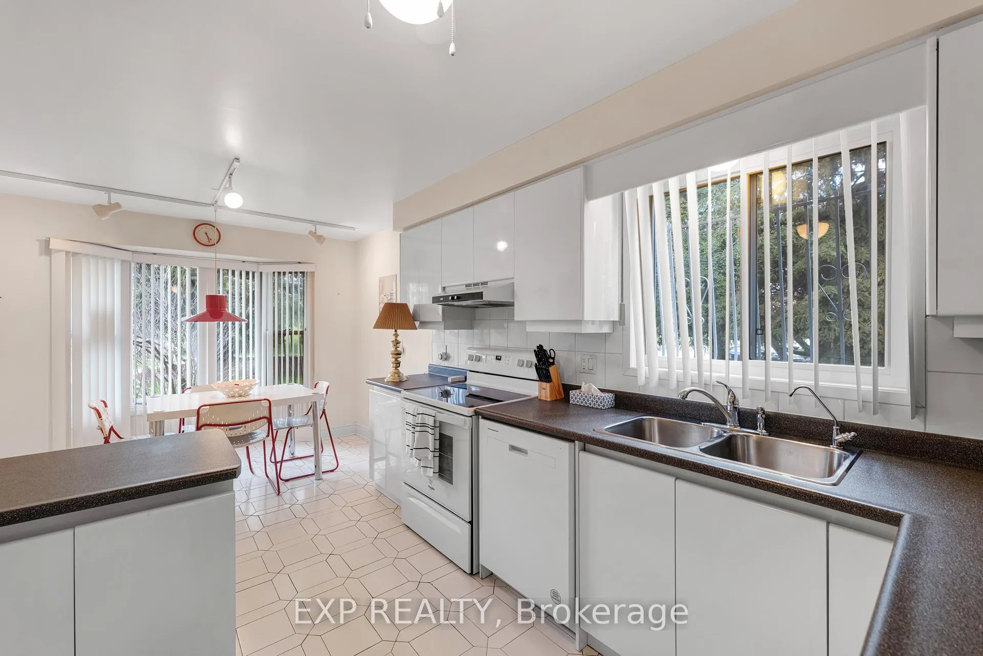 Photo 9 of 43 Abraham Avenue, Markham, Aileen-Willowbrook — HOMEH