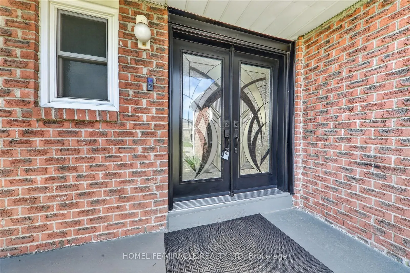 Photo 5 of 88 Reed Drive, Ajax, Central — HOMEH