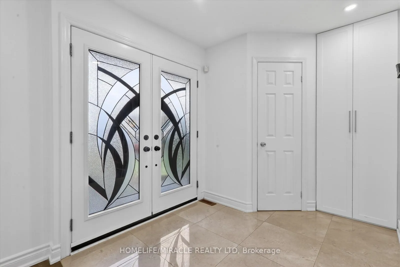 Photo 6 of 88 Reed Drive, Ajax, Central — HOMEH