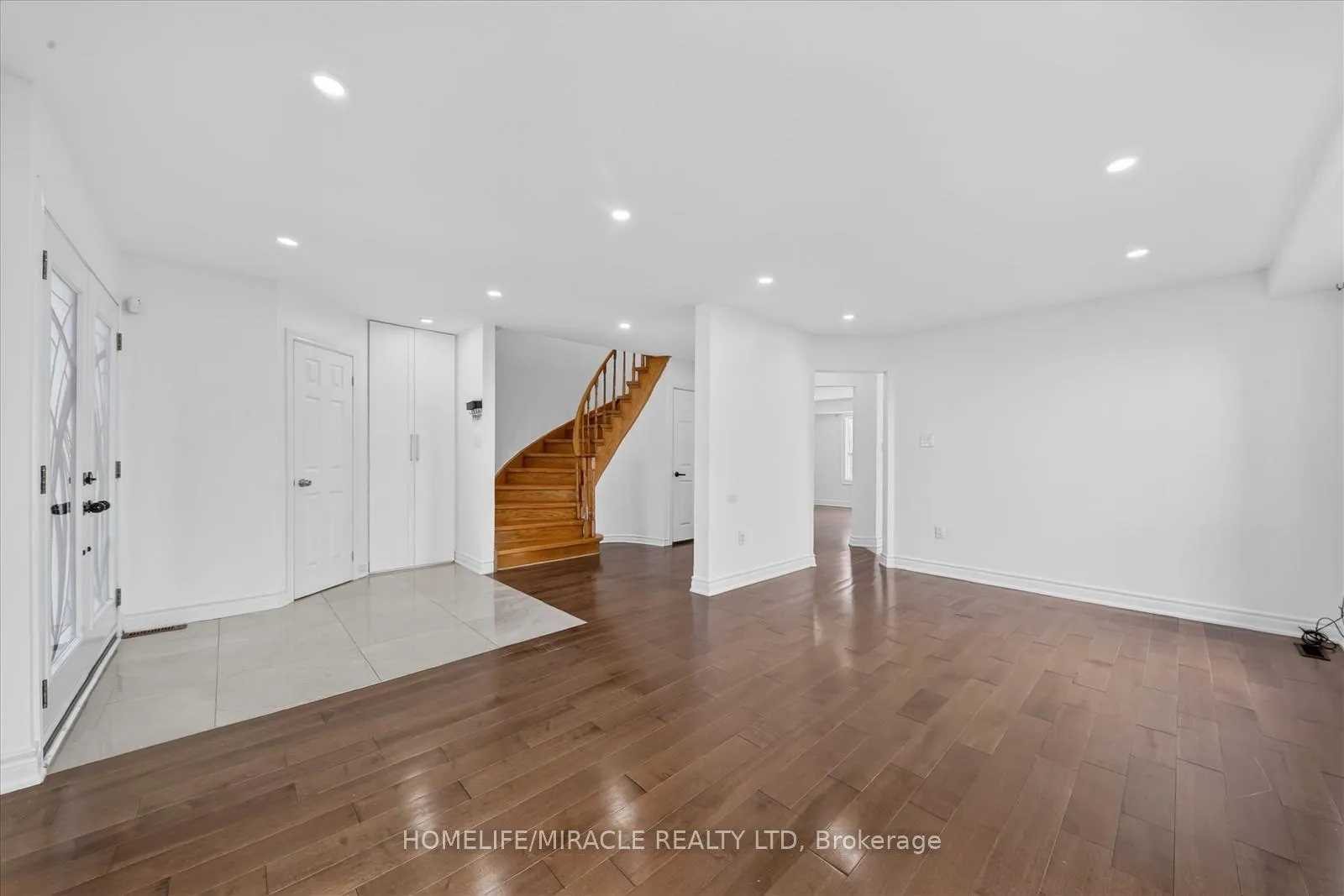 Photo 8 of 88 Reed Drive, Ajax, Central — HOMEH