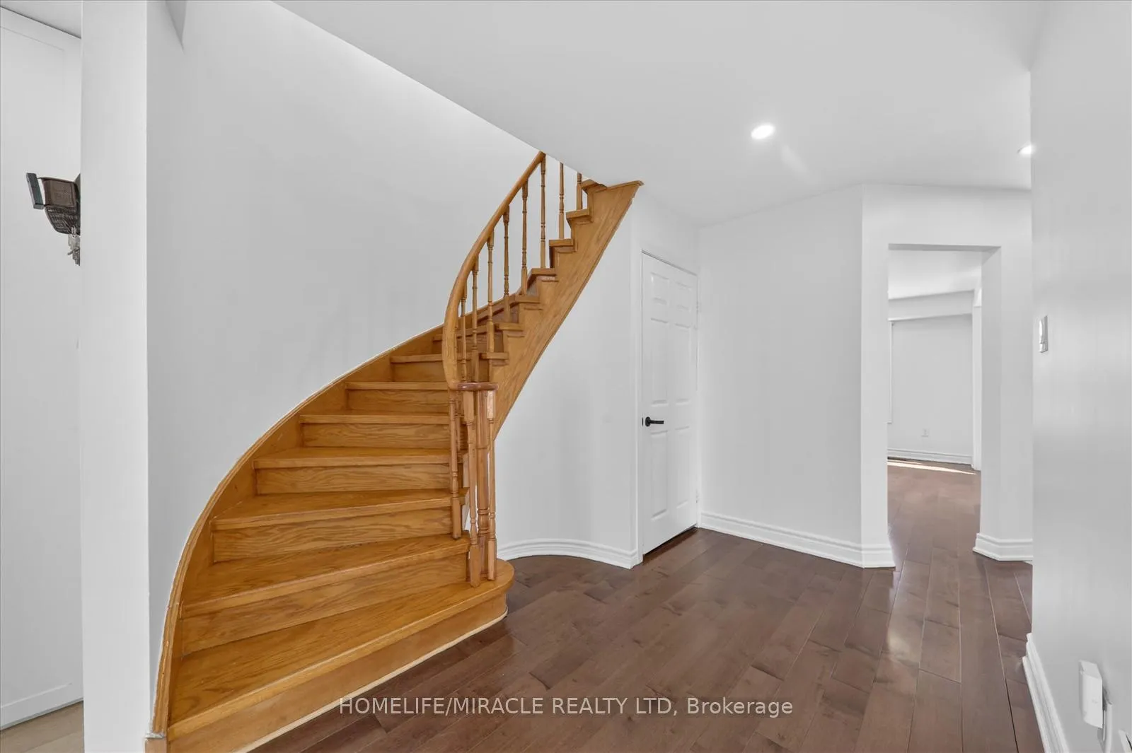 Photo 9 of 88 Reed Drive, Ajax, Central — HOMEH