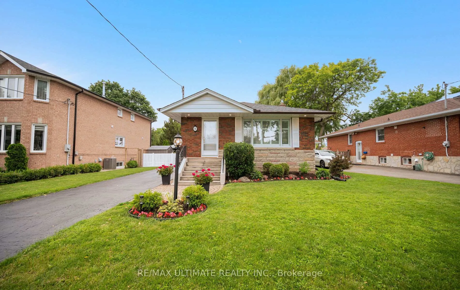 Photo 1 of 5 Mendip Crescent, Scarborough, Dorset Park — HOMEH