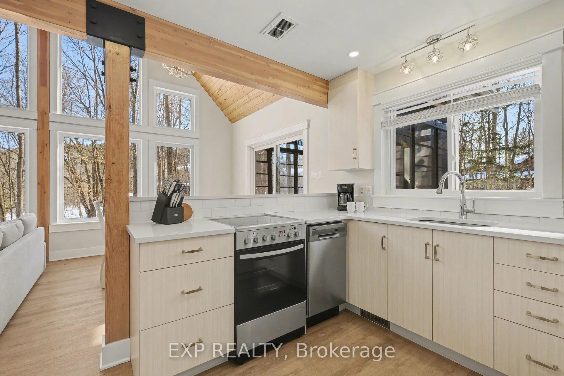 Photo 9 of 20 Crestview Drive, Greater Madawaska, Greater Madawaska — HOMEH