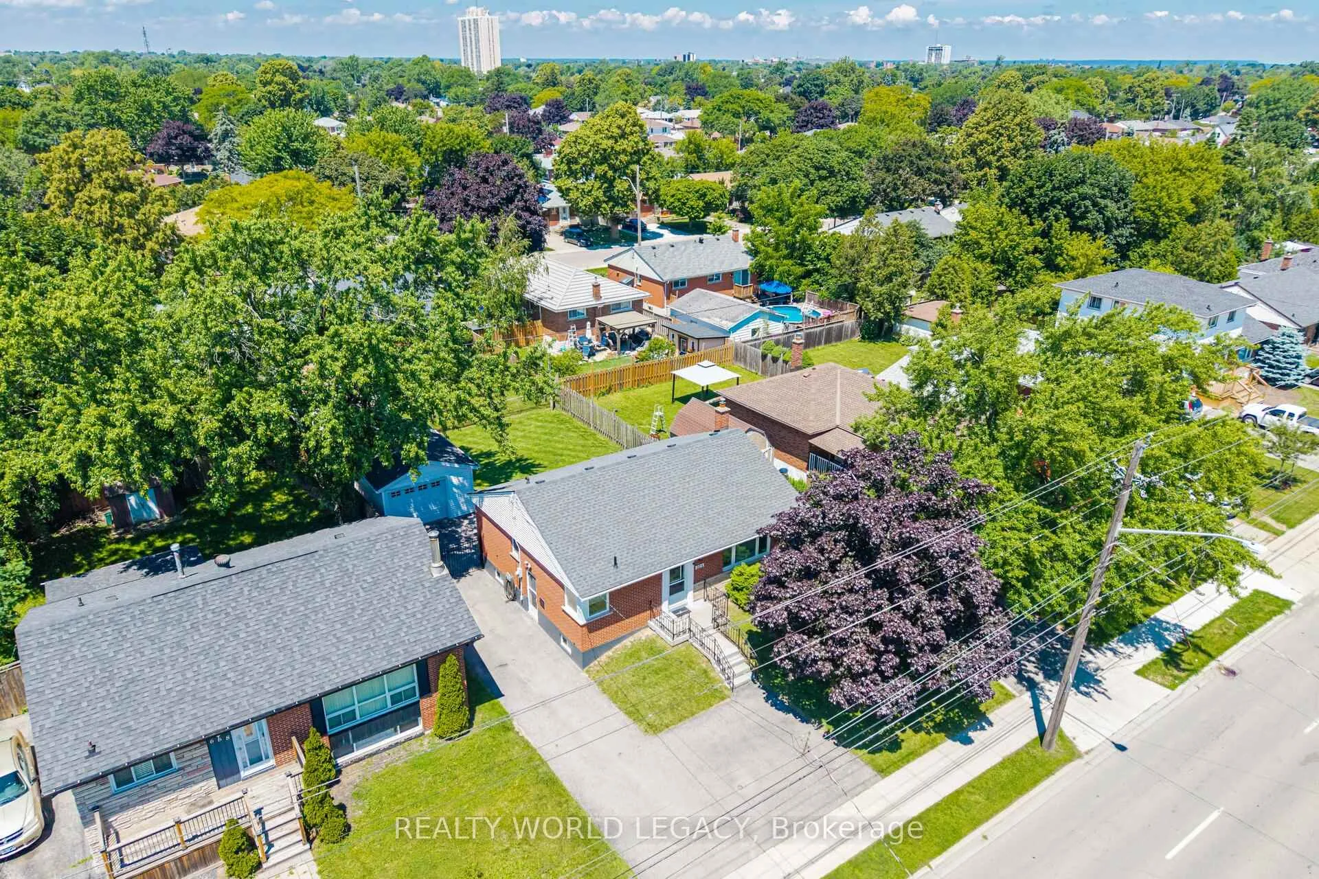 Photo 2 of 664 Upper Ottawa Street, Hamilton, Hampton Heights — HOMEH