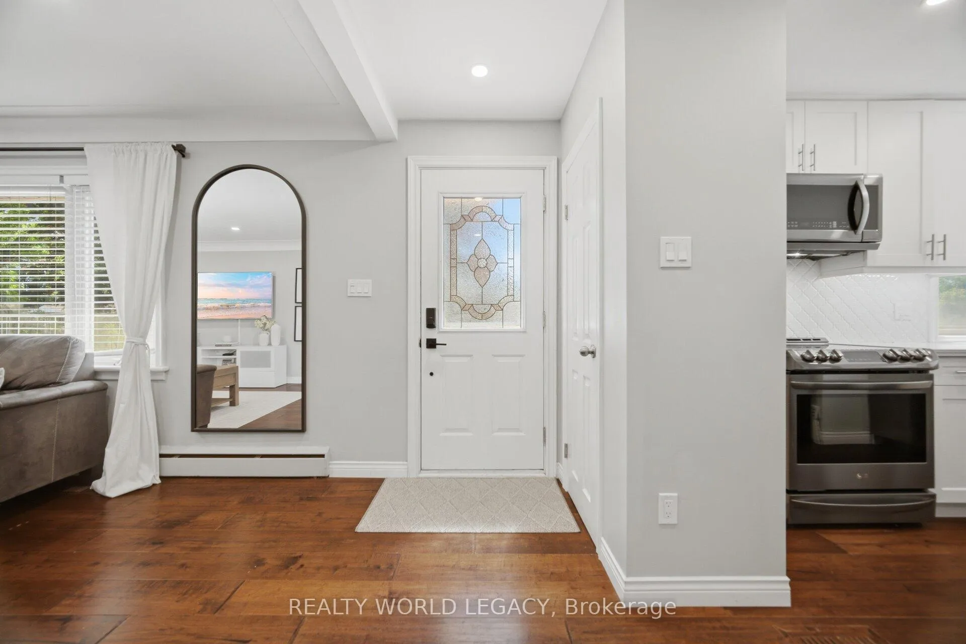 Photo 4 of 664 Upper Ottawa Street, Hamilton, Hampton Heights — HOMEH