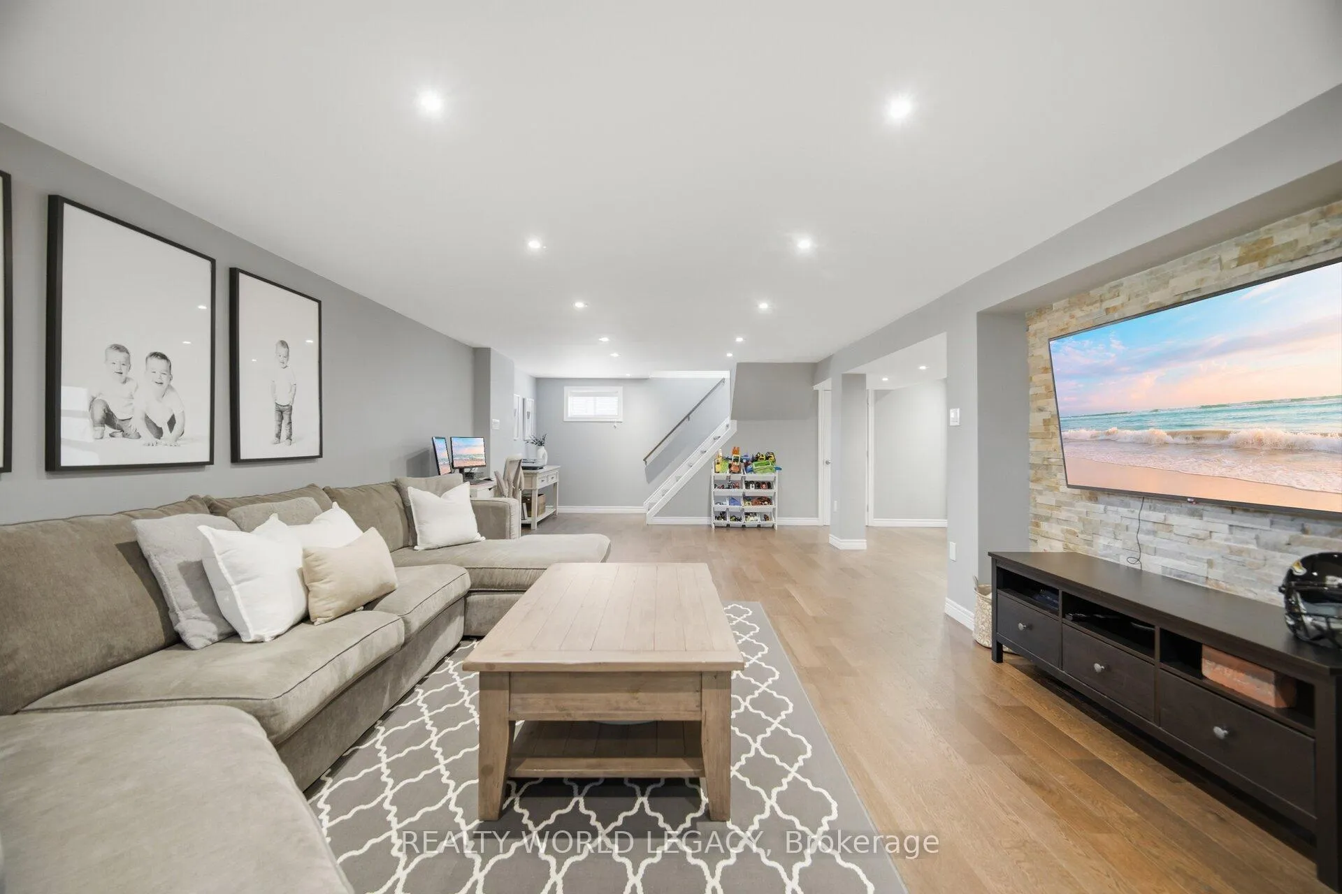Photo 31 of 664 Upper Ottawa Street, Hamilton, Hampton Heights — HOMEH