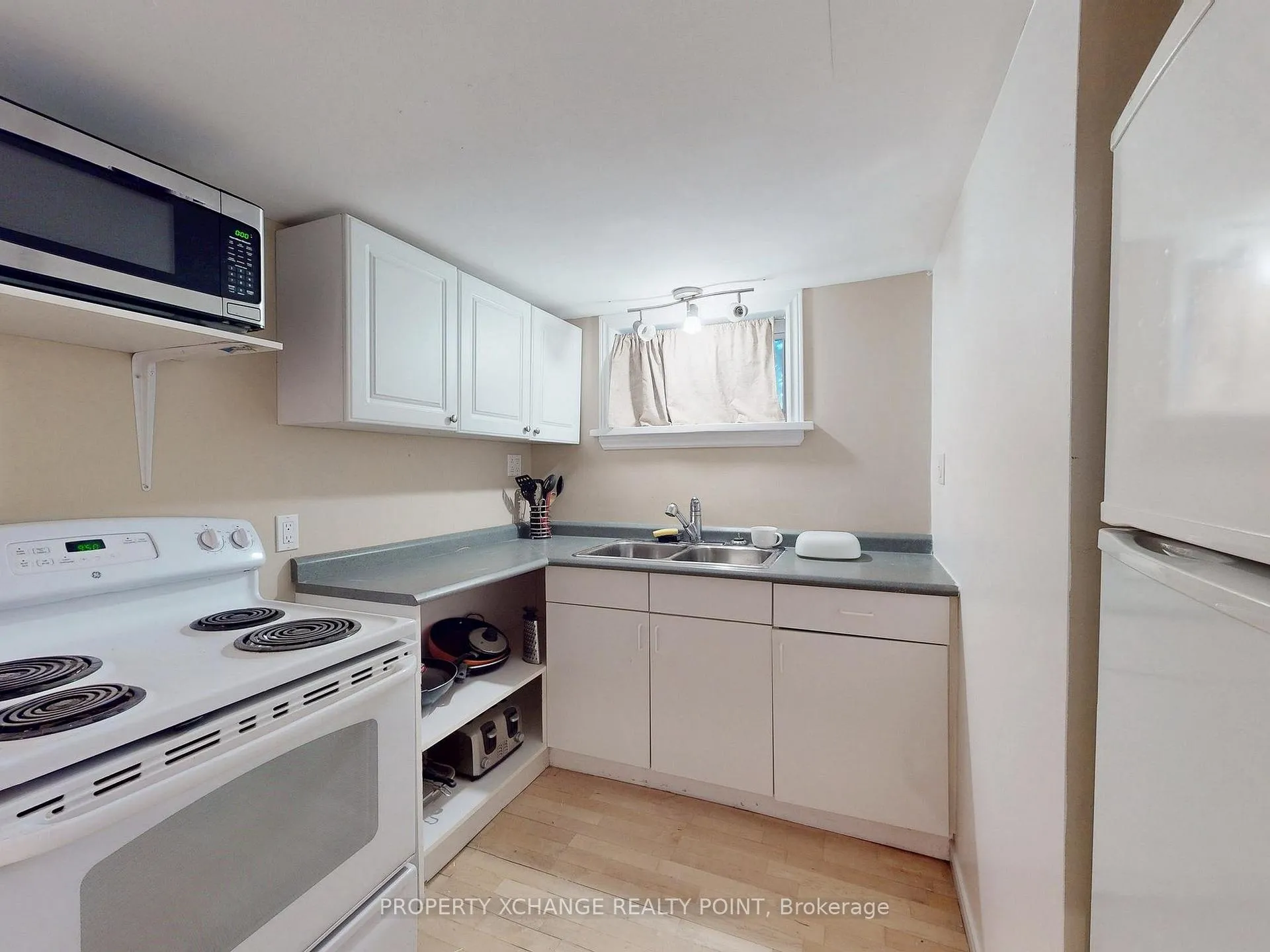 Photo 15 of 1408 King Street E, Hamilton, Delta — HOMEH
