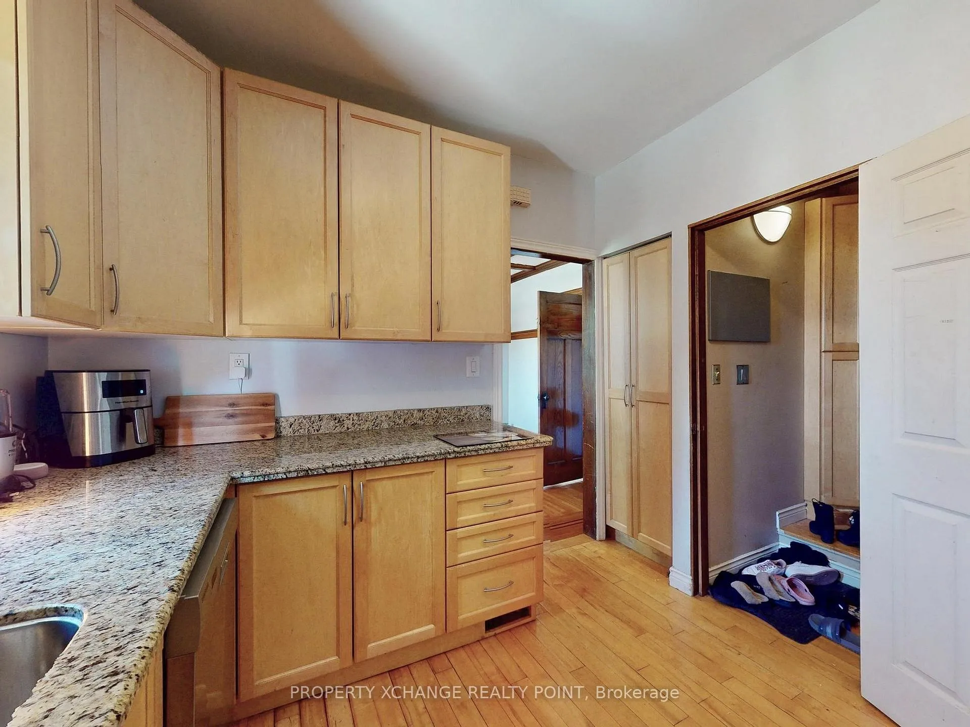Photo 23 of 1408 King Street E, Hamilton, Delta — HOMEH