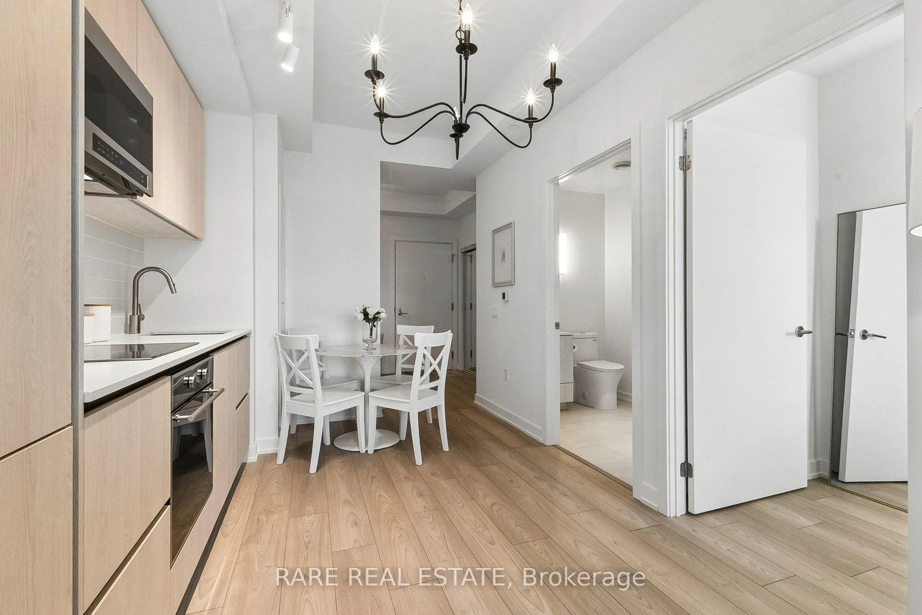 Photo 4 of Unit 2603, 110 Broadway Avenue, Toronto, Mount Pleasant West — HOMEH