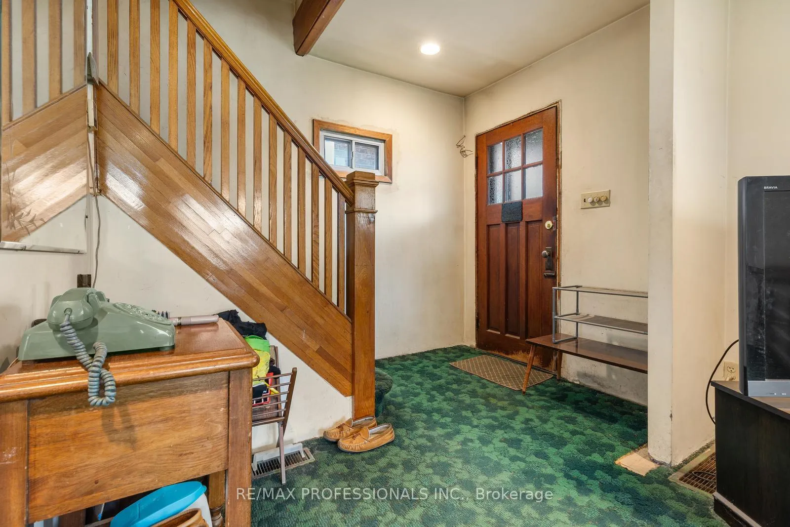 Photo 3 of 16 Cliff Street, Toronto, Rockcliffe-Smythe — HOMEH