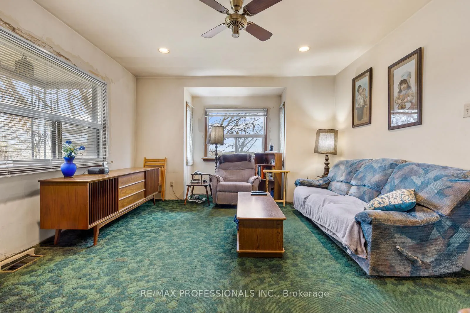 Photo 4 of 16 Cliff Street, Toronto, Rockcliffe-Smythe — HOMEH
