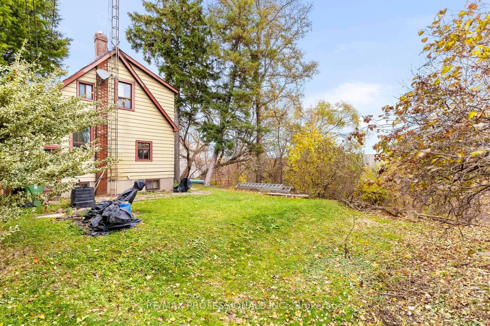 Photo 9 of 16 Cliff Street, Toronto, Rockcliffe-Smythe — HOMEH