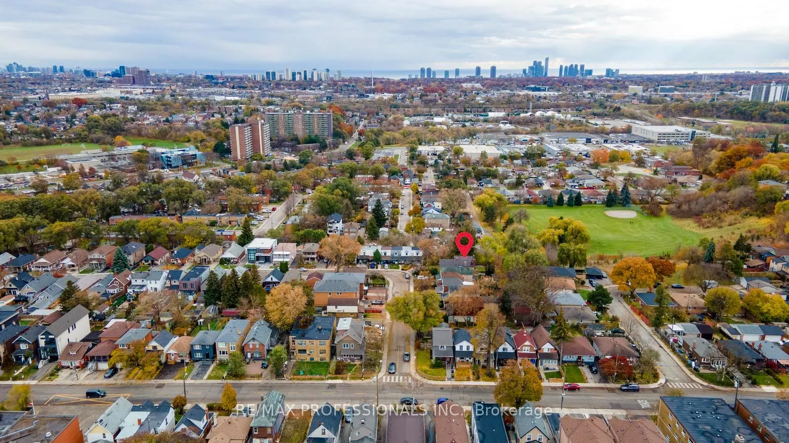 Photo 17 of 16 Cliff Street, Toronto, Rockcliffe-Smythe — HOMEH