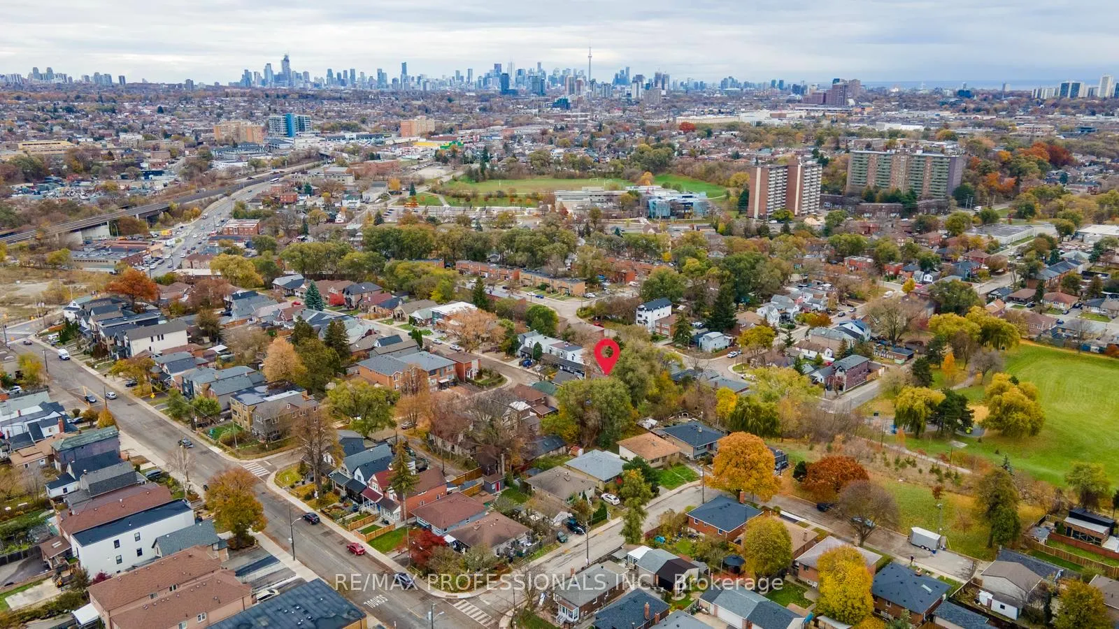 Photo 18 of 16 Cliff Street, Toronto, Rockcliffe-Smythe — HOMEH