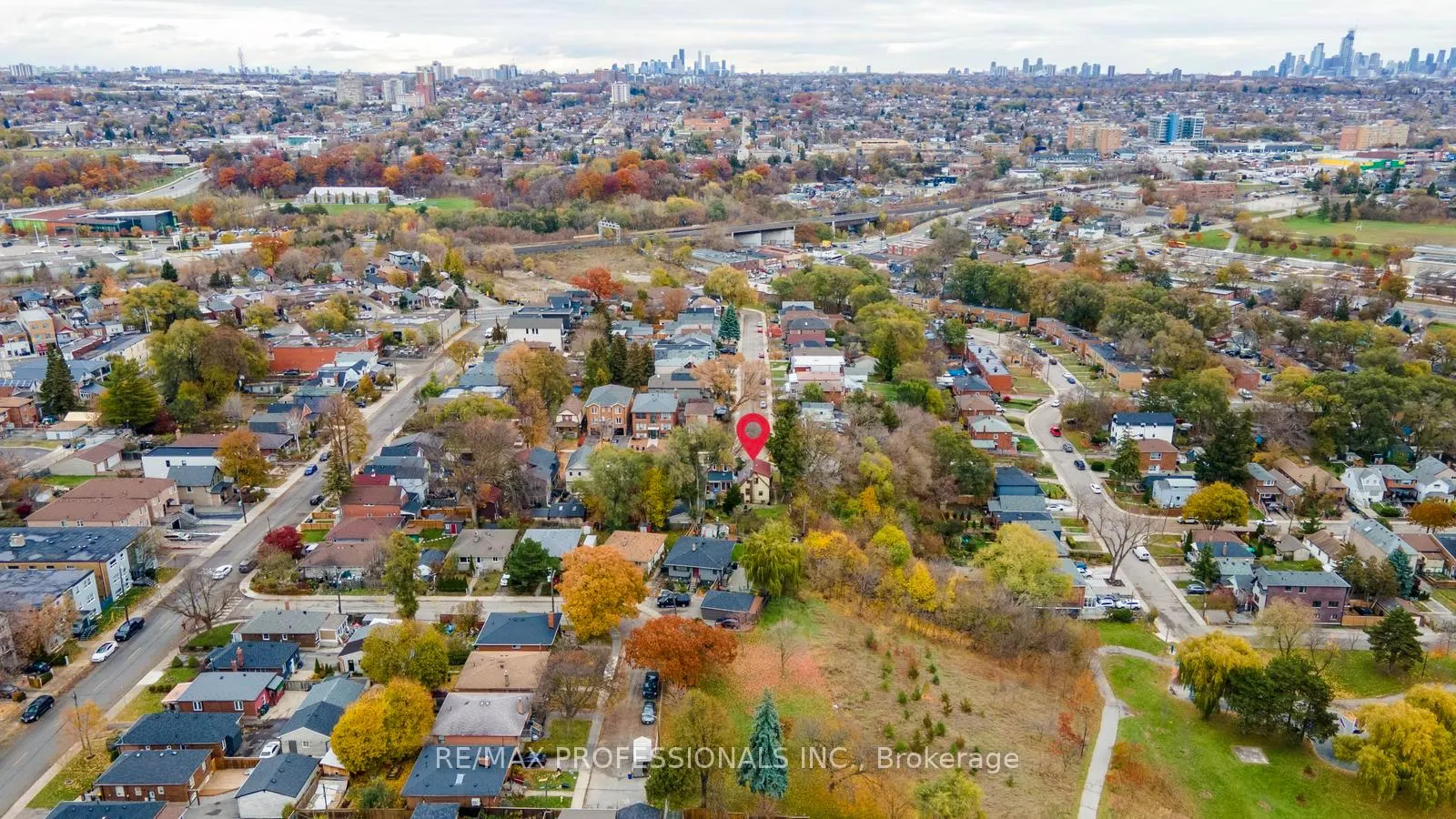 Photo 19 of 16 Cliff Street, Toronto, Rockcliffe-Smythe — HOMEH